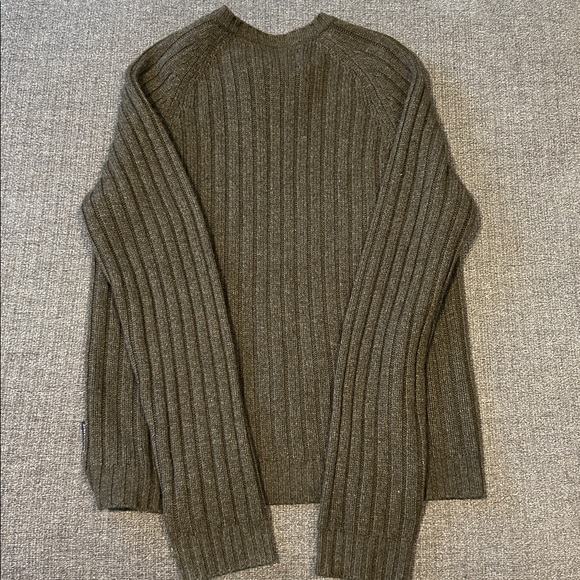 Abercrombie & Fitch Men's V Neck Sweater - Picture 2 of 4